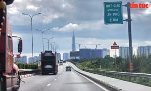 Tháo dỡ dải phân cách trên đường dẫn cao tốc TP Hồ Chí Minh-Long Thành-Dầu Giây để mở rộng làn ô tô