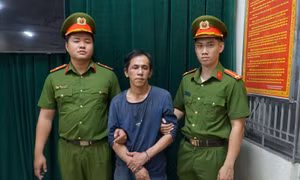 Bắt giữ đối tượng đập tủ kính tiệm vàng, cướp tài sản sau 82 phút