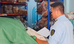 TP Hồ Chí Minh: Tạm giữ gần 8.000 sản phẩm giả mạo nhãn hiệu nổi tiếng