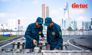 TP Hồ Chí Minh: Cận cảnh trận địa pháo hoa tầm cao trước giờ khai hỏa