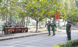 Bộ Tham mưu Quân khu 7 kiểm tra huấn luyện chiến sĩ mới tại Trung đoàn Gia Định