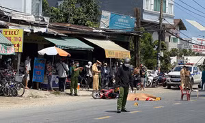 TP Hồ Chí Minh: Va chạm với xe đầu kéo, hai vợ chồng tử vong