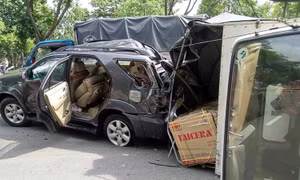 TP Hồ Chí Minh: 4 xe ô tô đâm liên hoàn
