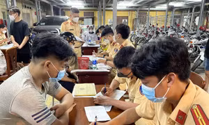 Xử lý 133 vụ vi phạm giao thông sau chiến thắng của U23 Việt Nam