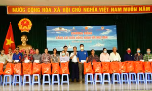 Cảnh sát biển đồng hành cùng ngư dân huyện Cần Giờ