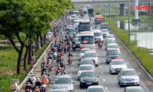 Người dân rời Thành phố Hồ Chí Minh về quê, cửa ngõ miền Tây đông nghịt