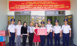 Bộ Tư lệnh Vùng Cảnh sát biển 3 trao nhà hỗ trợ quân nhân khó khăn