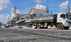 TP Hồ Chí Minh: Xe bồn va chạm với hai xe máy, 1 người tử vong 