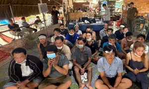 TP Hồ Chí Minh: Triệt xóa tụ điểm cá cược đá gà qua mạng, thu giữ nhiều vũ khí