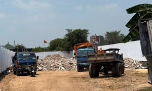 Khởi tố 6 bị can đổ trái phép gần 800 tấn chất thải xây dựng