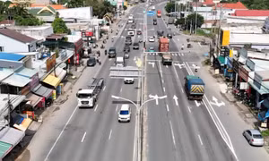 Nhiều lái xe còn bỡ ngỡ trong ngày đầu áp dụng phân làn mới trên Quốc lộ 51