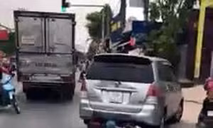 Rượt đuổi xe ô tô 7 chỗ gây tai nạn như 'phim hành động'