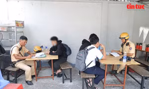 TP Hồ Chí Minh: Xử lý hàng loạt học sinh vi phạm giao thông tại cửa ngõ sân bay Tân Sơn Nhất