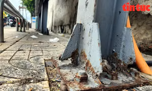 TP Hồ Chí Minh: Nhà chờ xe buýt xuống cấp trầm trọng, có nguy cơ đổ sập