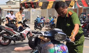 Tránh xe ba gác chạy ẩu, một cô gái bị xe tải cán tử vong 
