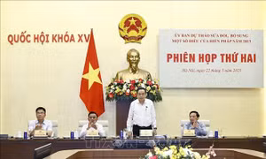 Chủ tịch Quốc hội chủ trì Phiên họp của Ủy ban dự thảo sửa đổi, bổ sung một số điều của Hiến pháp năm 2013