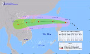 Ngày 13/10, bão Kompasu đi vào Biển Đông và tiếp tục mạnh thêm