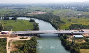 Phú Thọ dừng lưu thông qua cầu Sông Lô để xử lý sự cố trụ cầu