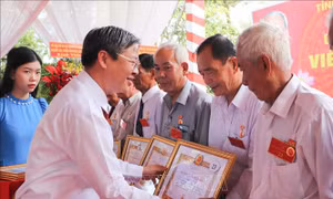Xây dựng đội ngũ cán bộ, đảng viên tiên phong, gương mẫu