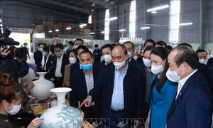 Chủ tịch nước Nguyễn Xuân Phúc thăm hai hợp tác xã tiêu biểu tại Ninh Bình