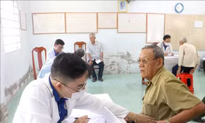 Gần 7.000 người có công được khám bệnh, cấp thuốc miễn phí