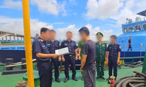 Hải quan phát hiện tàu chở lậu hơn 70.000 lít dầu