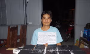 Bắt quả tang đối tượng vận chuyển trái phép 10 bánh heroin