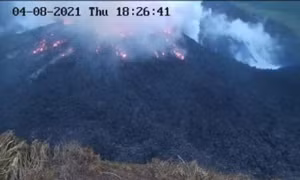 Núi lửa La Soufriere tại Saint Vincent 'thức giấc'
