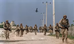 Các tay súng nghi là al Shabaab tấn công căn cứ quân sự Somalia