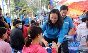 Đồng hành, hỗ trợ người lao động vui Xuân, đón Tết