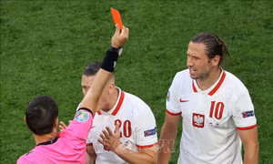 EURO 2020: Công tác trọng tài được đánh giá cao