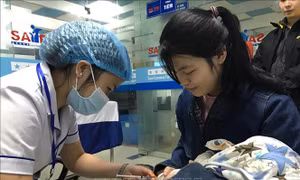Nghệ An khan hiếm vắc xin dịch vụ 6 trong 1