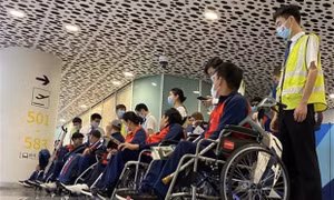 Asian Para Games 2023: 'Kình ngư' Vi Thị Hằng có cú đúp huy chương