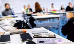 Hy Lạp: Cấm học sinh sử dụng điện thoại di động trong trường học