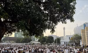 Hàng nghìn tín đồ Hồi giáo ở Indonesia tham gia Lễ cầu nguyện al-Adha