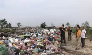 Bãi rác gây ô nhiễm cho hàng trăm hộ dân ở huyện Thanh Miện