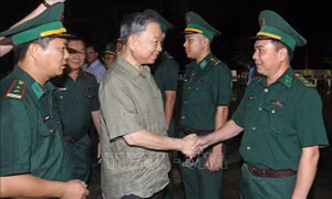 Chủ tịch nước Tô Lâm thăm cán bộ, chiến sỹ Đồn biên phòng Cửa khẩu Sóc Giang (Cao Bằng)