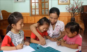 Gieo chữ ở vùng cao Tây Bắc - Bài 3: Chăm sóc học sinh như con