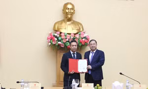 Trao quyết định bổ nhiệm Thứ trưởng Bộ Công Thương Nguyễn Việt Sơn