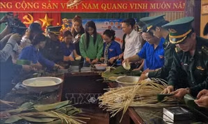 Mang Tết yêu thương đến với đồng bào biên giới