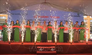 Thường trực Ban Bí thư cắt băng khánh thành Trường Dân tộc bán trú tại xã đặc biệt khó khăn