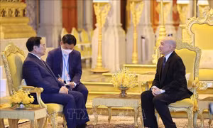 Thủ tướng Phạm Minh Chính chào Quốc vương Campuchia Norodom Sihamoni