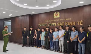Khởi tố vụ án sản xuất, buôn bán xăng RON A95 giả