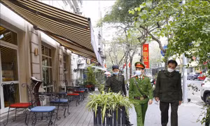 Hà Nội: Quán ăn đường phố, trà đá, cà phê đã đóng cửa