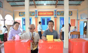 Niềm vui và tự hào của cử tri đặc khu Phú Quý trong Ngày hội non sông
