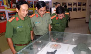 Khai mạc Triển lãm '75 năm Công an nhân dân - vì nước quên thân, vì dân phục vụ'