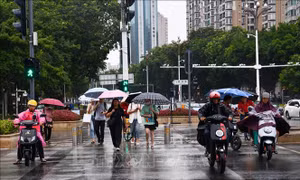 Bão Saola đổ bộ vào tỉnh Quảng Đông, miền Nam Trung Quốc 