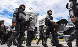 Indonesia yêu cầu hàng loạt cảnh sát tập luyện để giảm cân