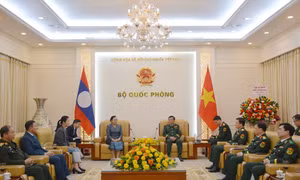 80 năm Quốc khánh: Đại sứ Lào tại Việt Nam chúc mừng cán bộ, chiến sĩ Bộ Quốc phòng