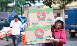 Tình dân tộc, nghĩa đồng bào trong bão lũ